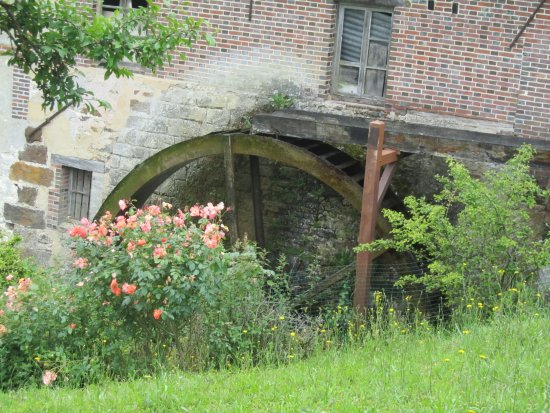 Roue de Moulin à St Aubin Château Neuf